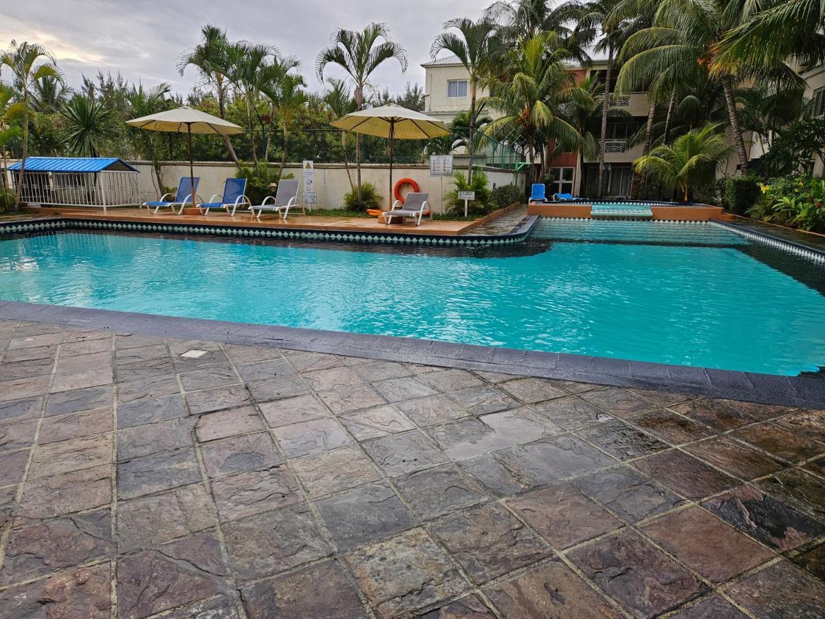 Flic En Flac, Les Orchidees, 3 Bedroom Ground Floor Apartment, ภายนอก รูปภาพ